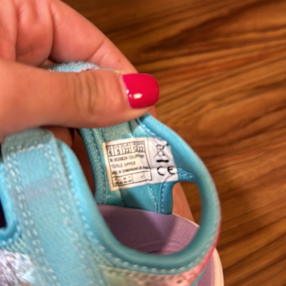 Sketchers Light Up Girls Sandals size 6 - Picture 3 of 3